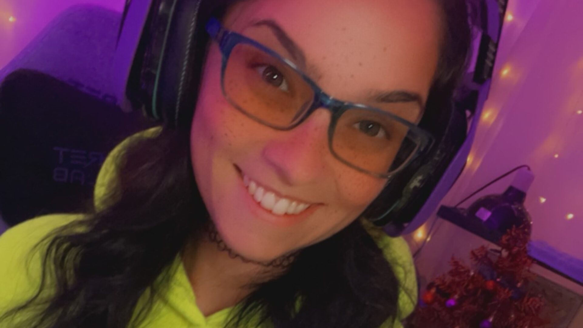 <a href='https://Twitch.tv/fatalvixxn' target='blank'>FatalVixxn</a>
