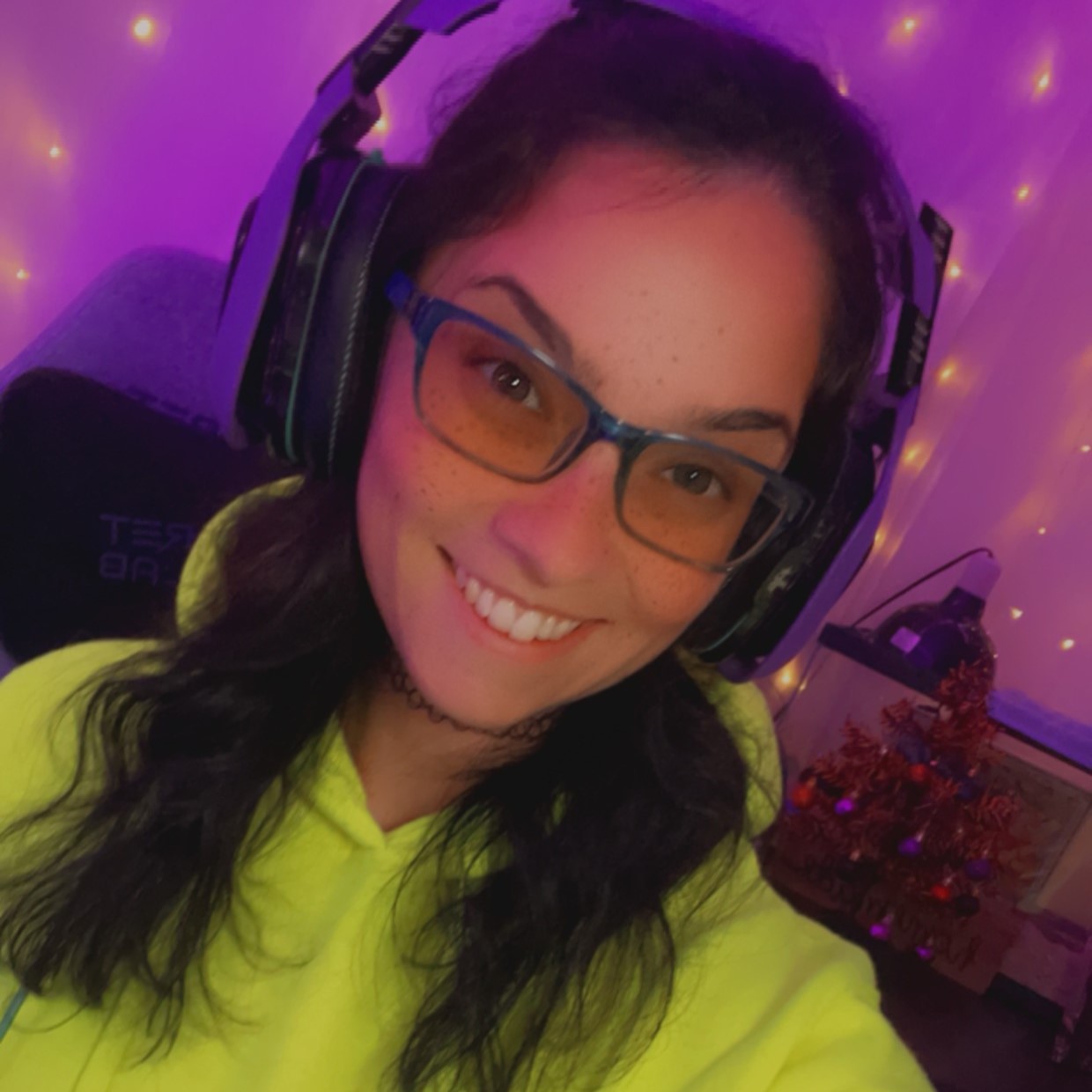 <a href='https://Twitch.tv/fatalvixxn' target='blank'>FatalVixxn</a>