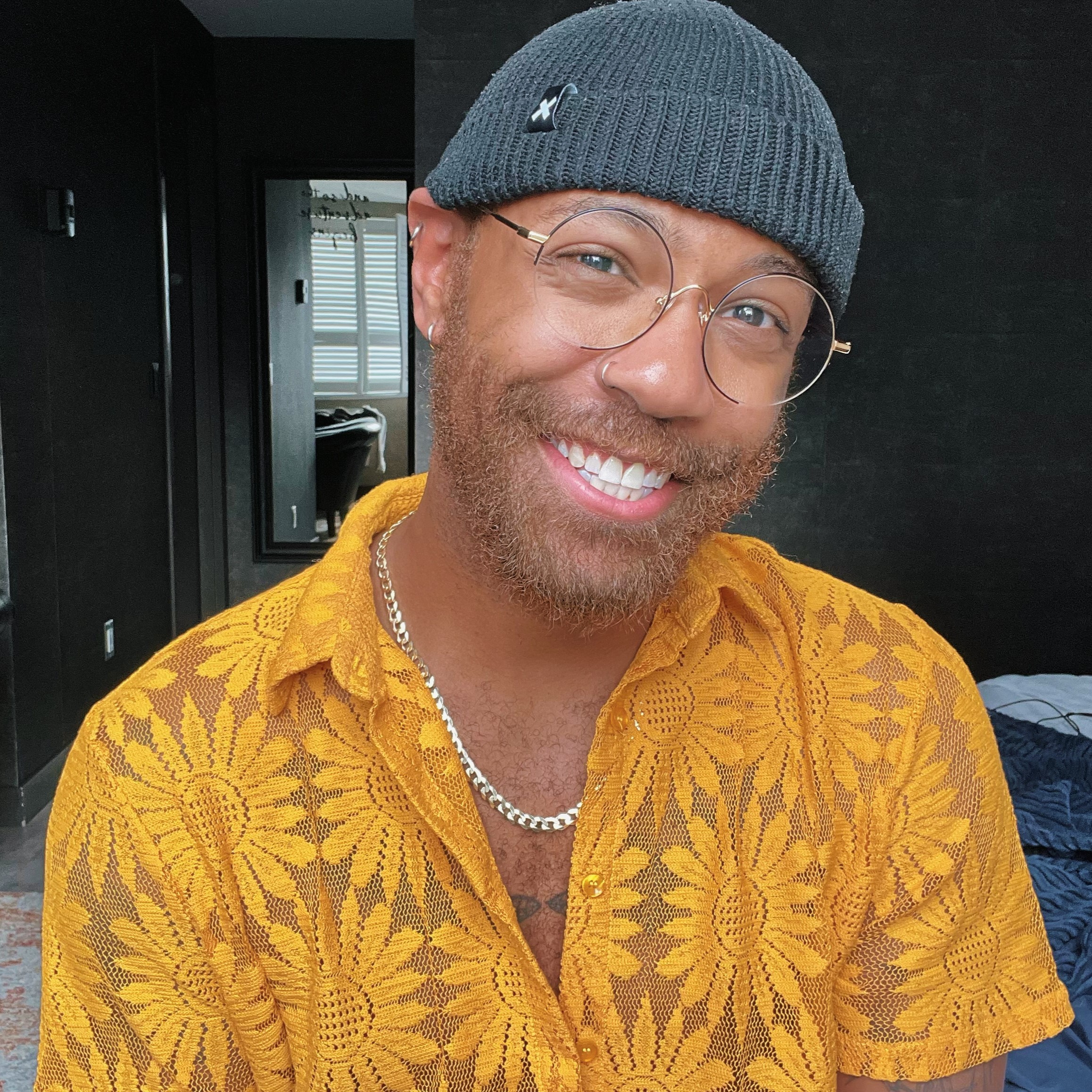 <a href='https://linktr.ee/blizzb3ar' target='blank'>blizz</a>