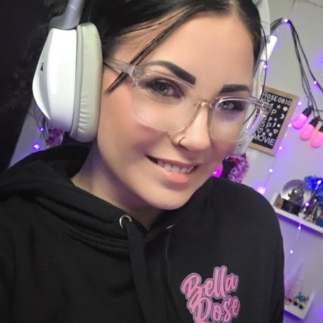 <a href='https://www.twitch.tv/bellarose0810' target='blank'>BellaRose0810</a>